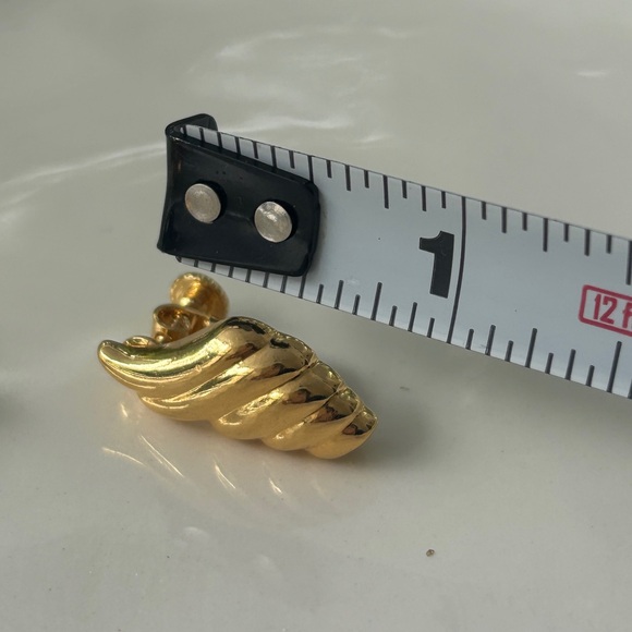 Vintage 1960s Napier Gold Tone Screw Clip Earrings - Picture 9 of 10